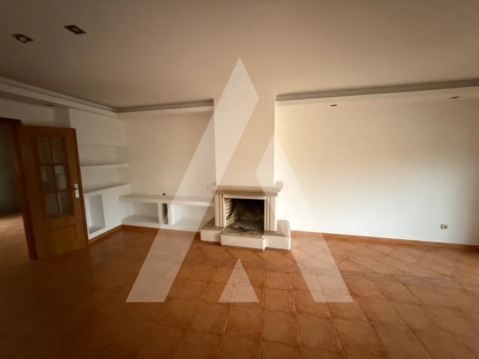 Moradia T4 para Venda em Leiria, Pousos, Barreira e Cortes Foto 3