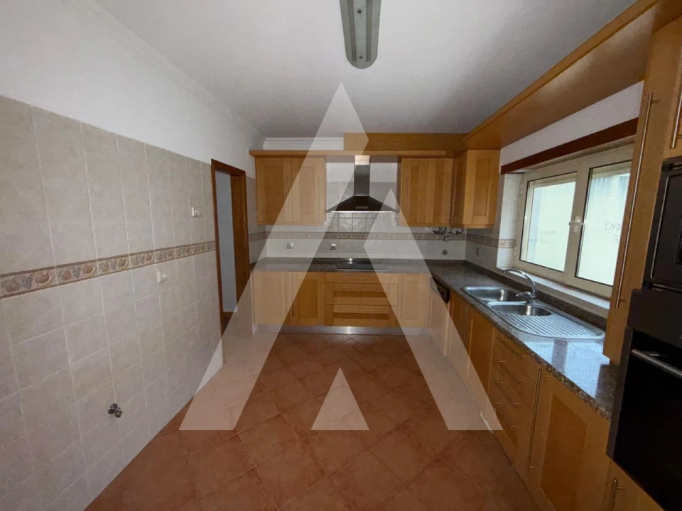 Moradia T4 para Venda em Leiria, Pousos, Barreira e Cortes Foto 9