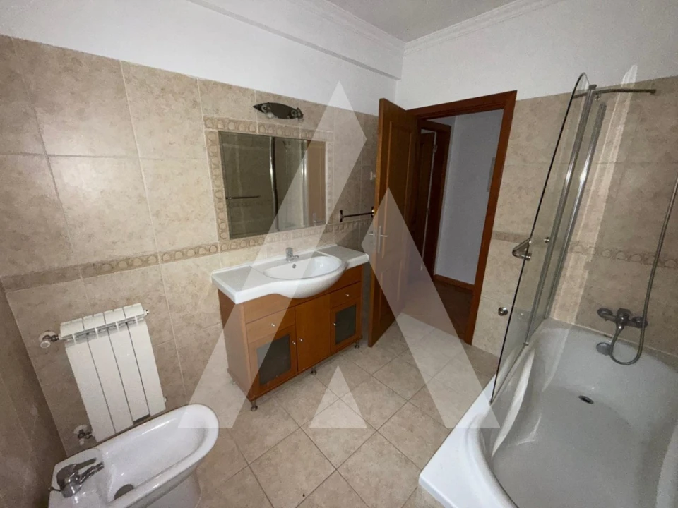 Moradia T4 para Venda em Leiria, Pousos, Barreira e Cortes Foto 35