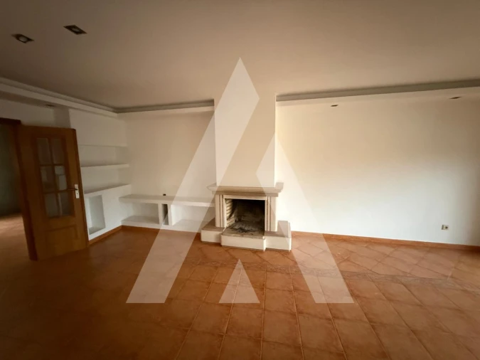 Moradia T4 para Venda em Leiria, Pousos, Barreira e Cortes Foto 3