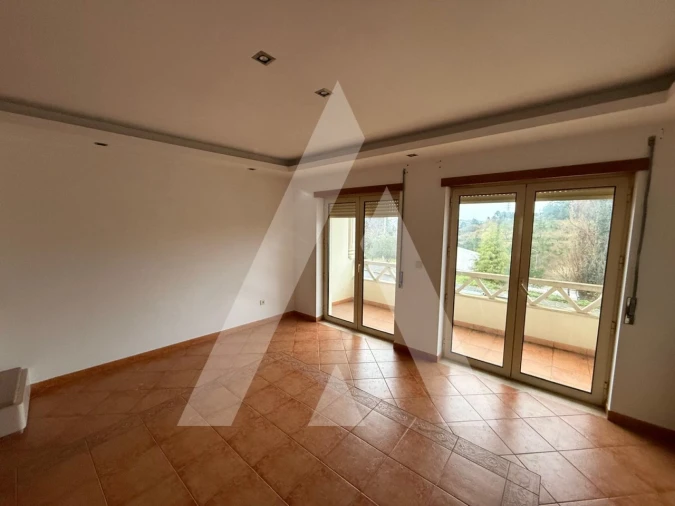 Moradia T4 para Venda em Leiria, Pousos, Barreira e Cortes Foto 2