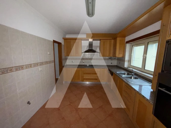 Moradia T4 para Venda em Leiria, Pousos, Barreira e Cortes Foto 9