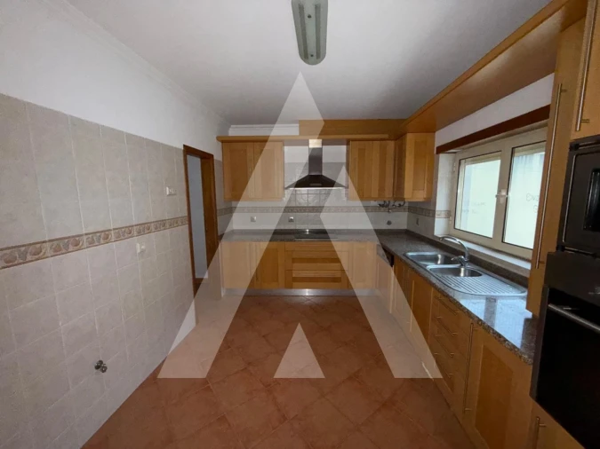 Moradia T4 para Venda em Leiria, Pousos, Barreira e Cortes Foto 10