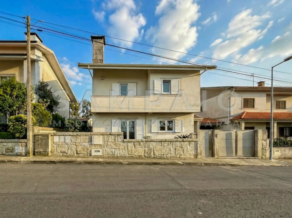 Moradia T4 para Venda em Gondomar (São Cosme), Valbom e Jovim Foto 1