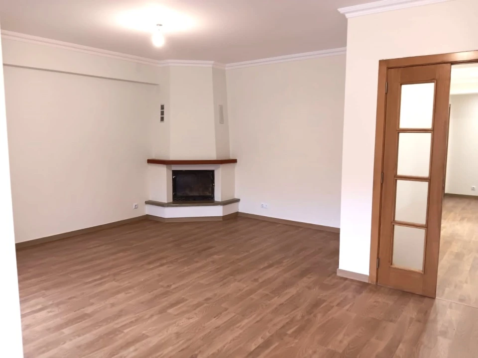 Apartamento T3 para Venda em Rio de Mouro Foto 2