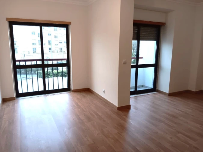 Apartamento T3 para Venda em Rio de Mouro Foto 9