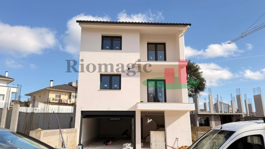 Moradia T3 para Venda em Rio Maior Foto 1