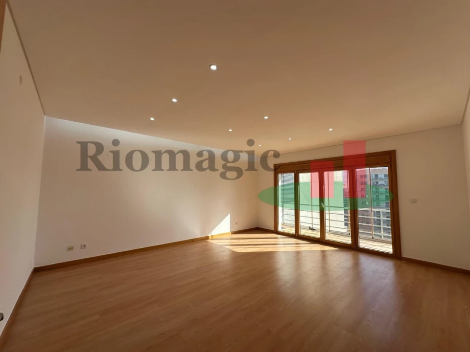 Apartamento T3 para Venda em Odivelas Foto 3