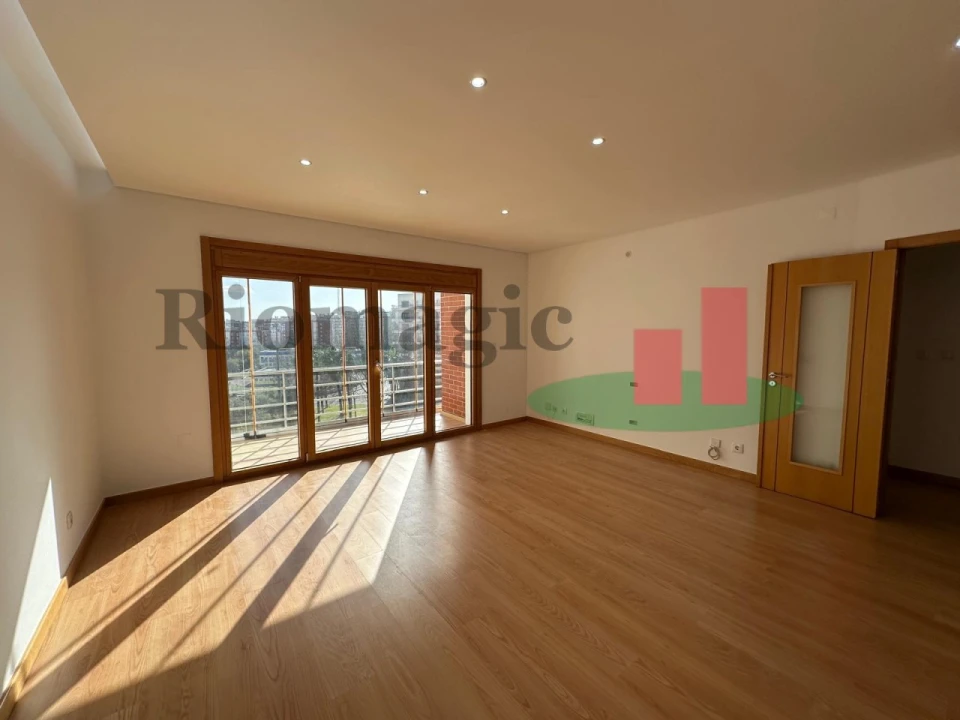 Apartamento T3 para Venda em Odivelas Foto 1