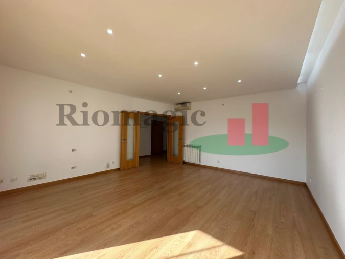 Apartamento T3 para Venda em Odivelas Foto 5