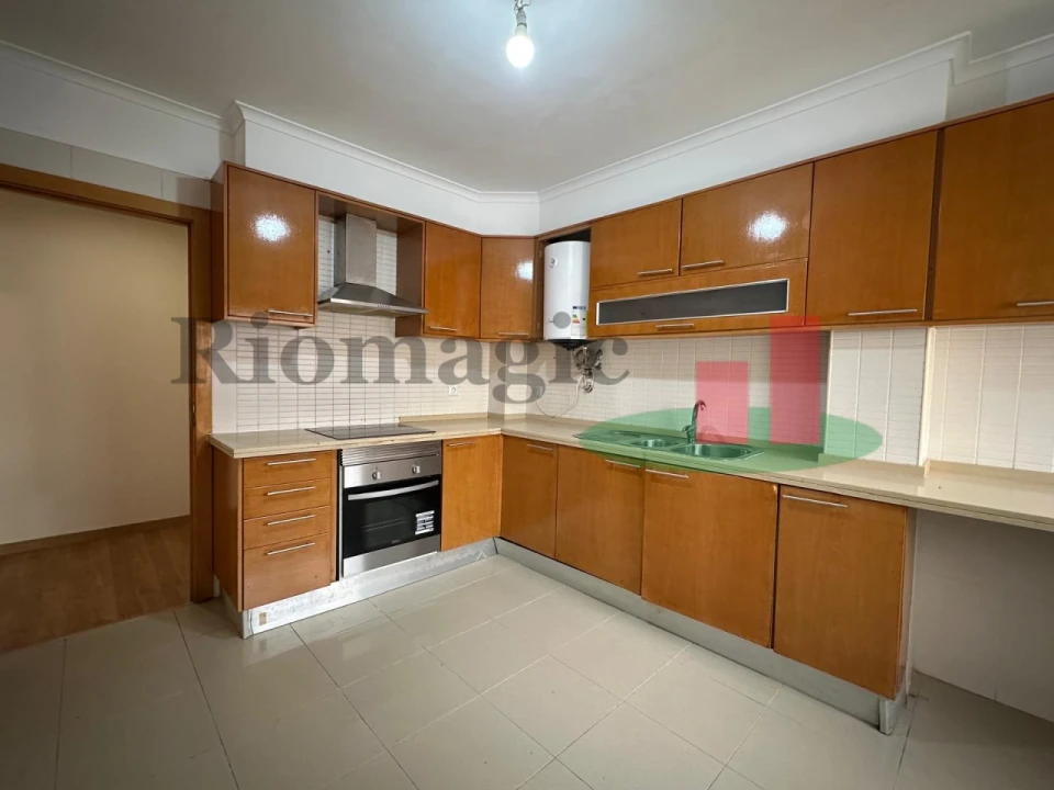 Apartamento T3 para Venda em Rio de Mouro Foto 6