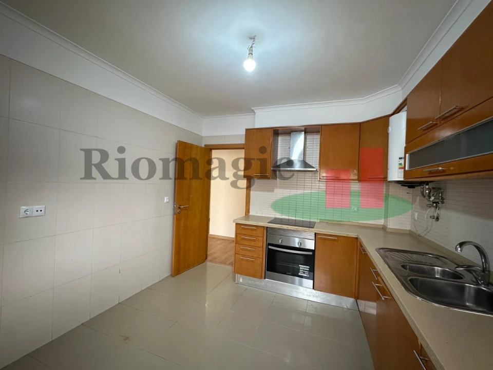 Apartamento T3 para Venda em Rio de Mouro Foto 8