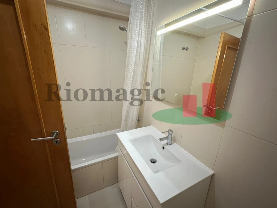 Apartamento T3 para Venda em Rio de Mouro Foto 11