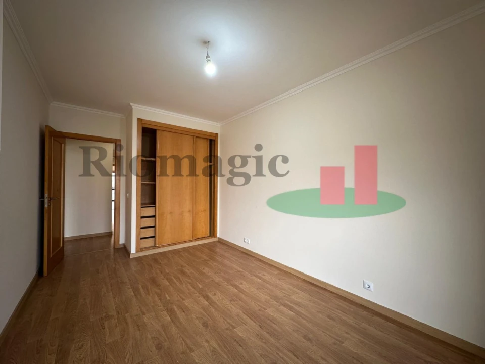Apartamento T3 para Venda em Rio de Mouro Foto 16