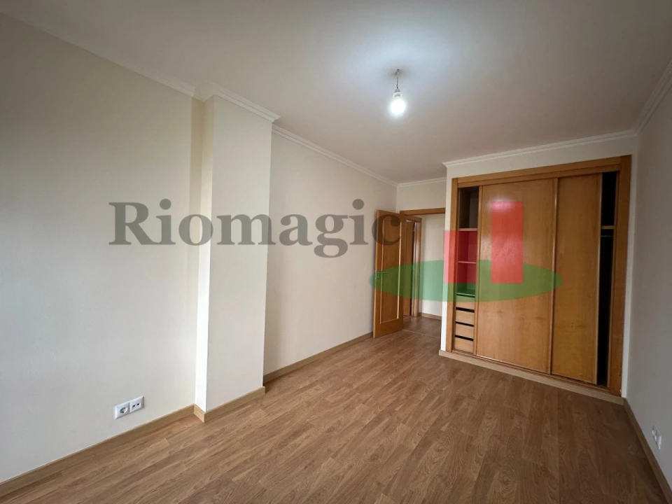 Apartamento T3 para Venda em Rio de Mouro Foto 18