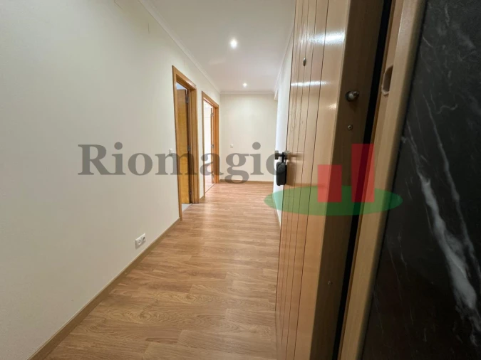 Apartamento T3 para Venda em Rio de Mouro Foto 5