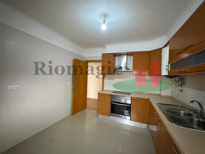 Apartamento T3 para Venda em Rio de Mouro Foto 8