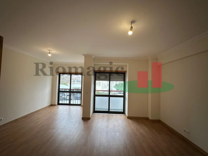 Apartamento T3 para Venda em Rio de Mouro Foto 3