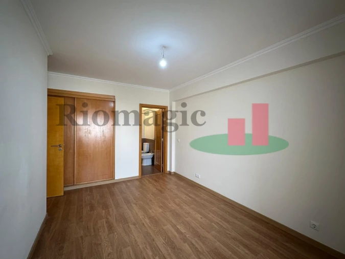 Apartamento T3 para Venda em Rio de Mouro Foto 12
