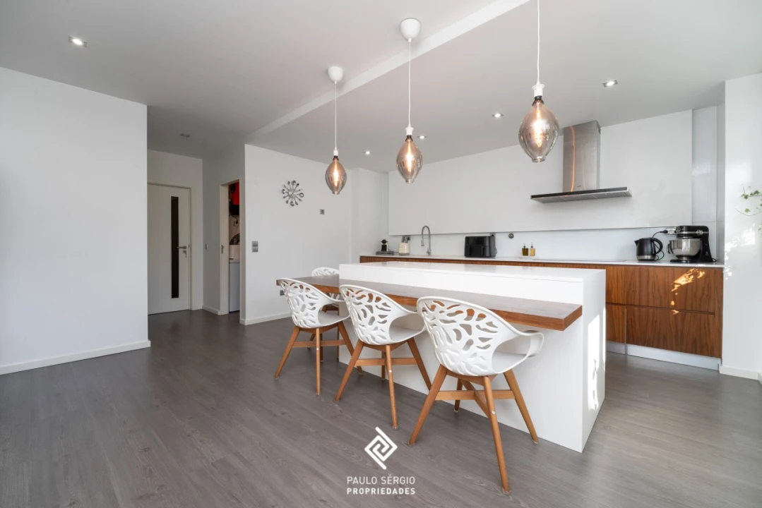 Apartamento T4 para Venda em Vilar de Andorinho Foto 5