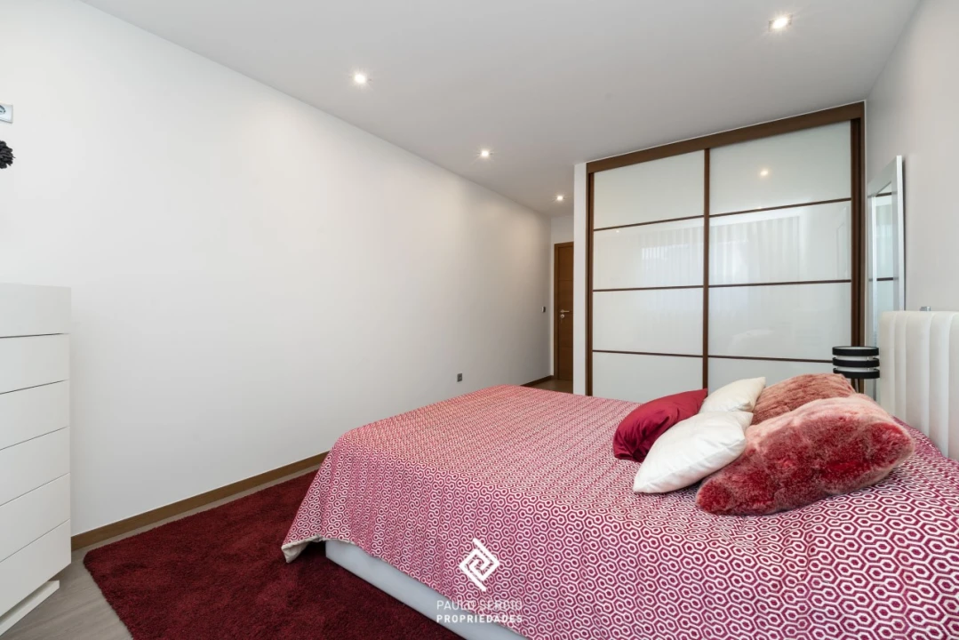 Apartamento T4 para Venda em Vilar de Andorinho Foto 22