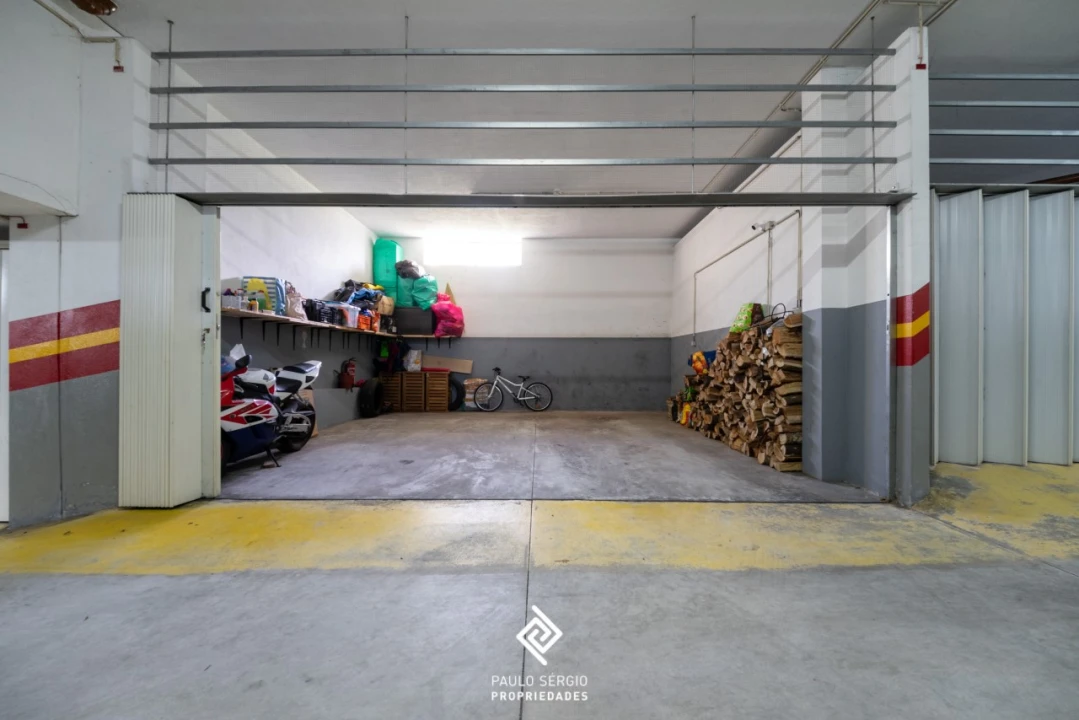 Apartamento T4 para Venda em Vilar de Andorinho Foto 26