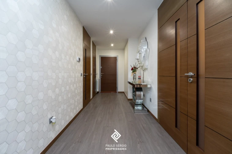 Apartamento T4 para Venda em Vilar de Andorinho Foto 3