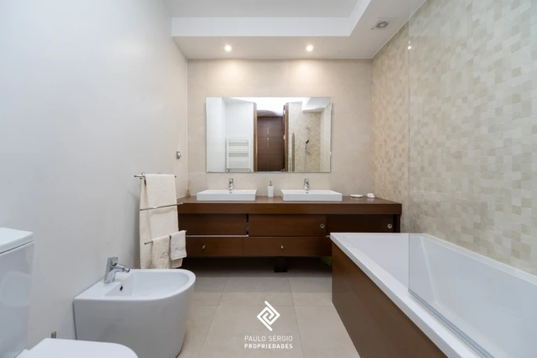 Apartamento T4 para Venda em Vilar de Andorinho Foto 16