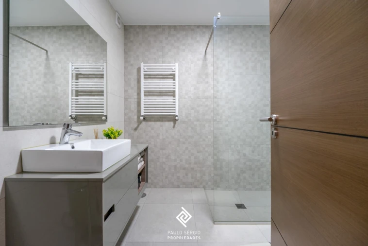 Apartamento T4 para Venda em Vilar de Andorinho Foto 20