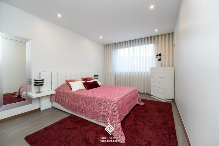 Apartamento T4 para Venda em Vilar de Andorinho Foto 21