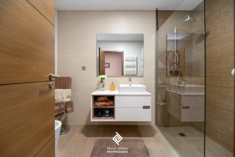 Apartamento T4 para Venda em Vilar de Andorinho Foto 25