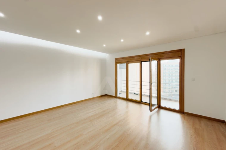 Apartamento T3 para Venda em Odivelas Foto 1