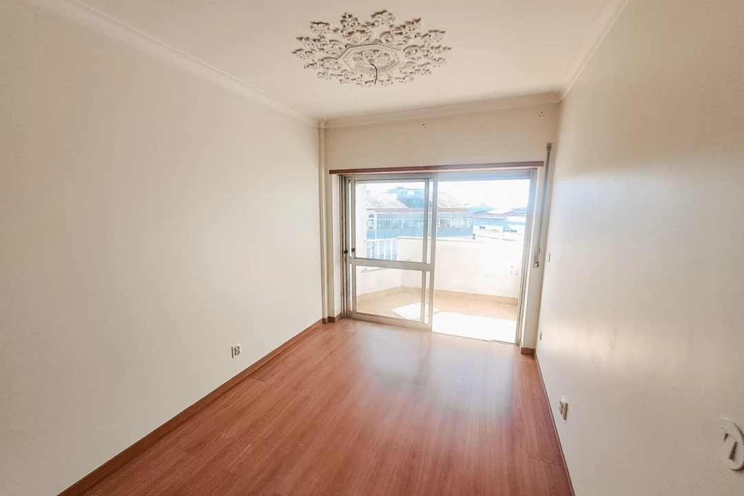 Apartamento T2 para Venda em Queluz e Belas Foto 1