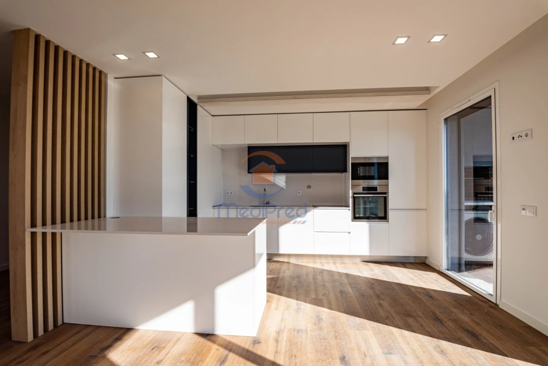 Apartamento T3 para Venda em Santo António dos Cavaleiros e Frielas Foto 8