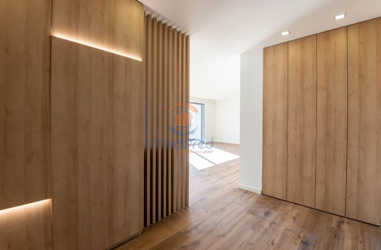 Apartamento T3 para Venda em Santo António dos Cavaleiros e Frielas Foto 4