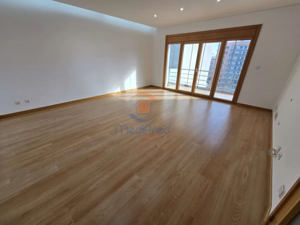 Apartamento T3 para Venda em Odivelas Foto 3