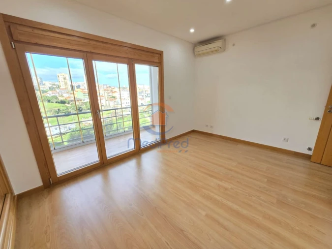 Apartamento T3 para Venda em Odivelas Foto 19