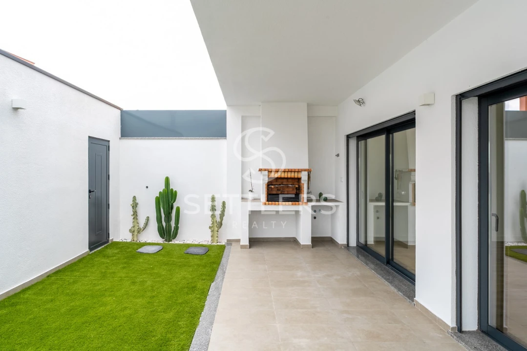 Moradia T2 para Venda em Porto Salvo Foto 6