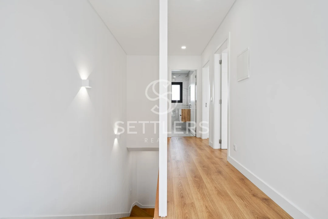 Moradia T2 para Venda em Porto Salvo Foto 11