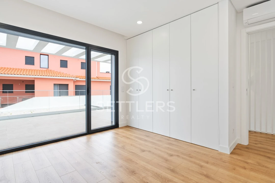 Moradia T2 para Venda em Porto Salvo Foto 12