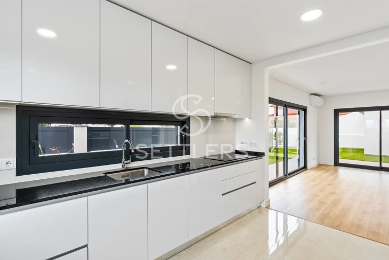 Moradia T2 para Venda em Porto Salvo Foto 7