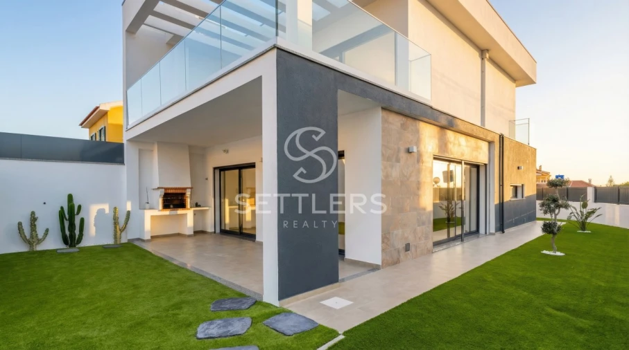 Moradia T2 para Venda em Porto Salvo Foto 1