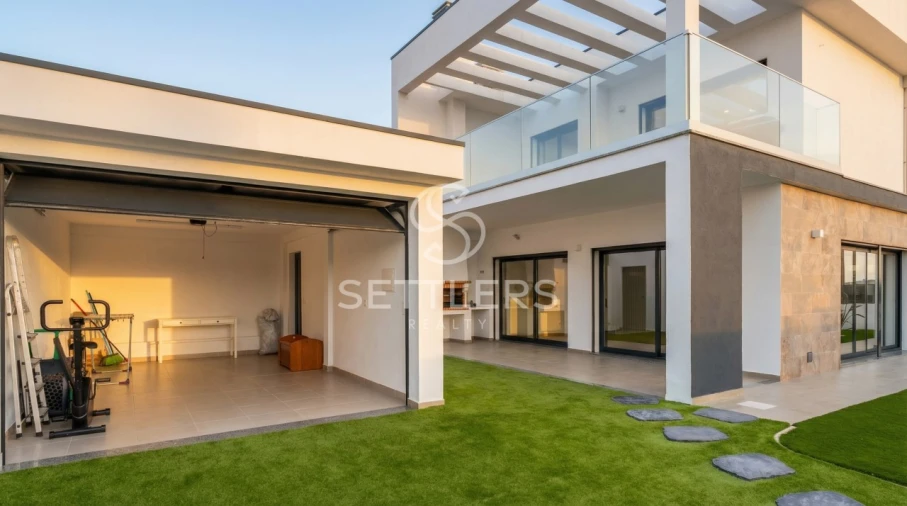 Moradia T2 para Venda em Porto Salvo Foto 20