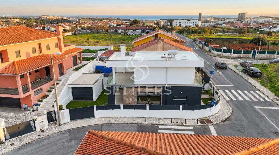 Moradia T2 para Venda em Porto Salvo Foto 22