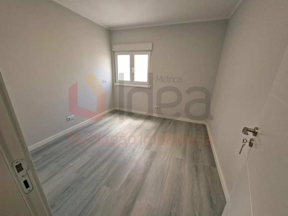 Apartamento T3 para Venda em Laranjeiro e Feijó Foto 7