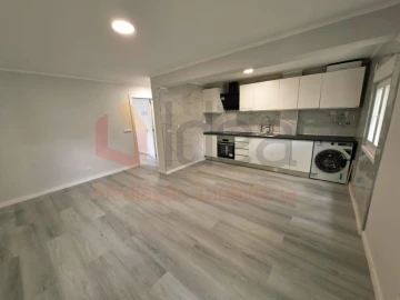 Apartamento T3 para Venda em Laranjeiro e Feijó