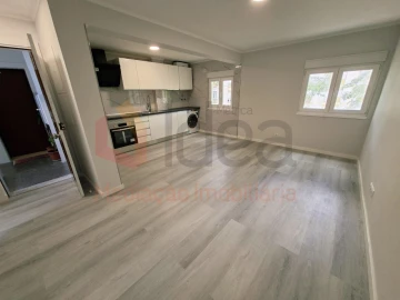 Apartamento T3 para Venda em Laranjeiro e Feijó