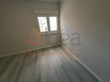 Apartamento T3 para Venda em Laranjeiro e Feijó