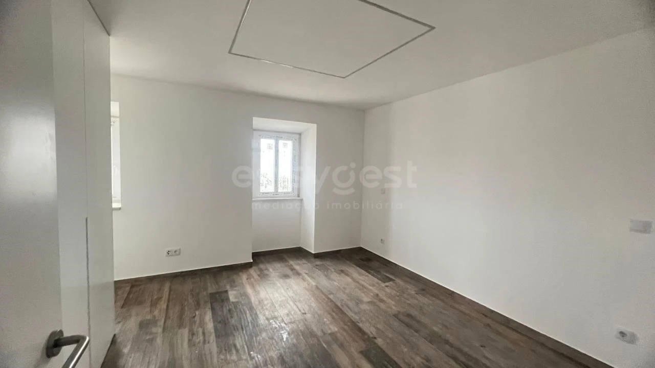 Moradia T3 para Venda em Painho e Figueiros Foto 6