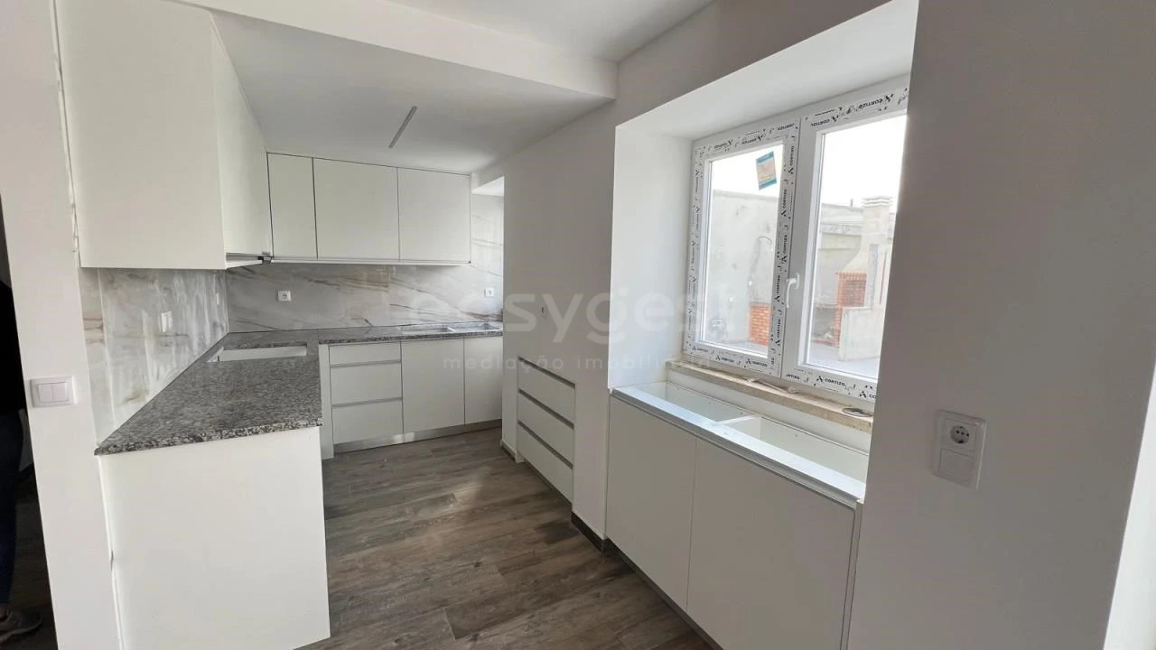 Moradia T3 para Venda em Painho e Figueiros Foto 2